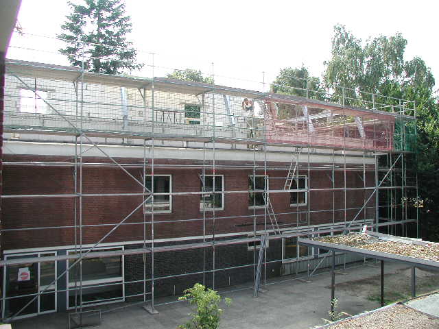 Hinteransicht der Schule