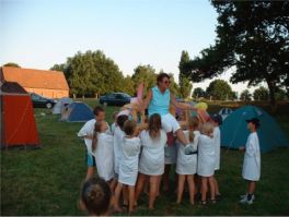 Scholzi wird auf Hnden getragen